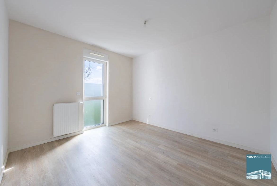 Appartement 2 pièces avec balcon, parking à Cenon en résidence récente 