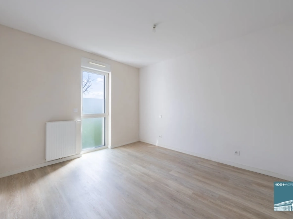 Appartement 2 pièces avec balcon, parking à Cenon en résidence récente 