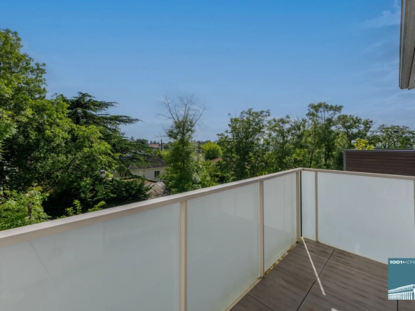Appartement 2 pièces avec balcon, parking à Cenon en résidence récente
