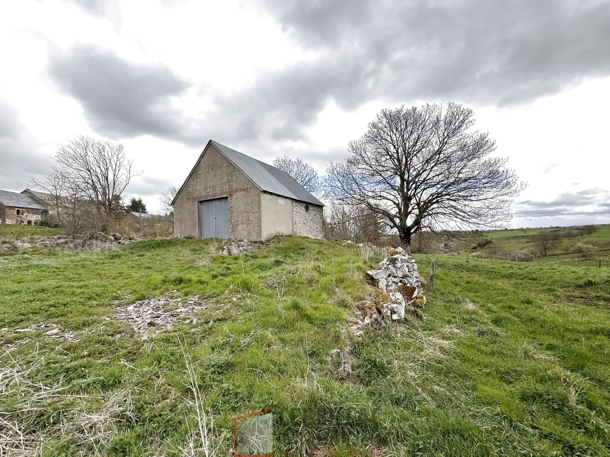 A vendre grange à rénover avec terrain à Saint Flour - 880 m² 