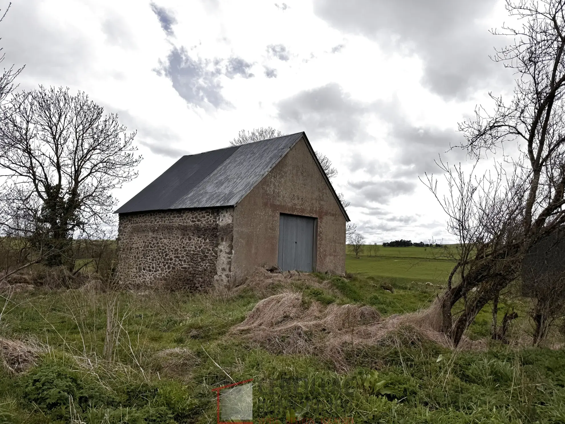 A vendre grange à rénover avec terrain à Saint Flour - 880 m² 