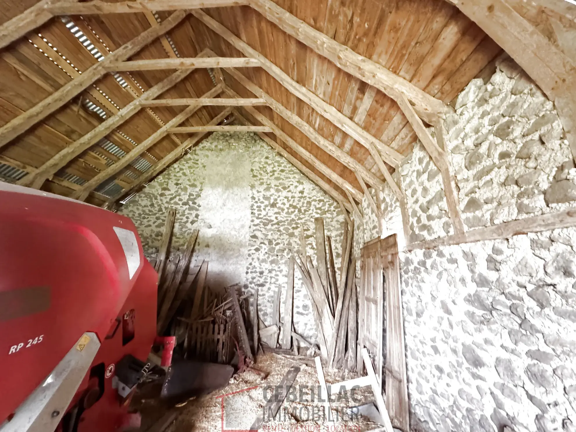 A vendre grange à rénover avec terrain à Saint Flour - 880 m² 