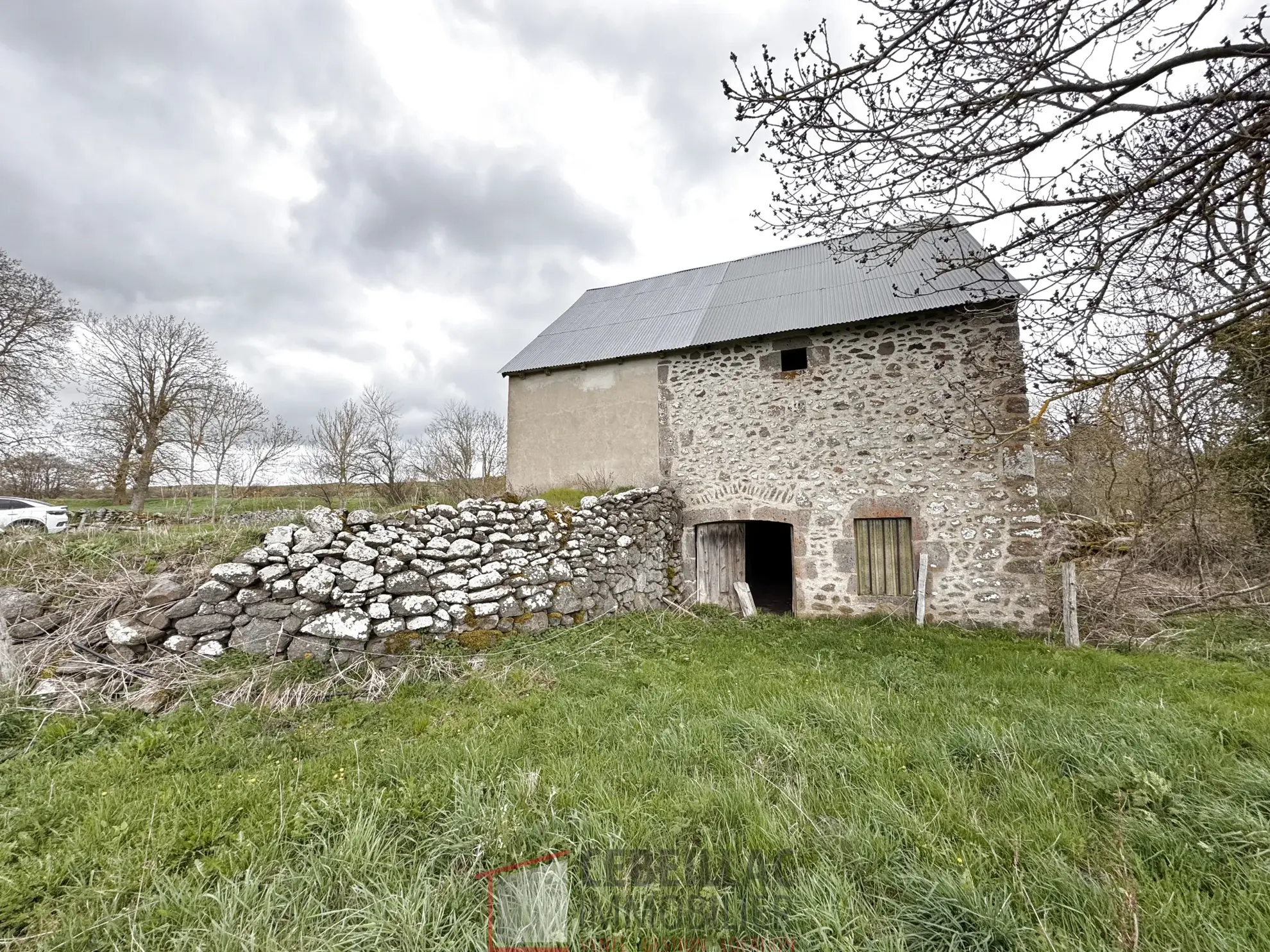 A vendre grange à rénover avec terrain à Saint Flour - 880 m² 