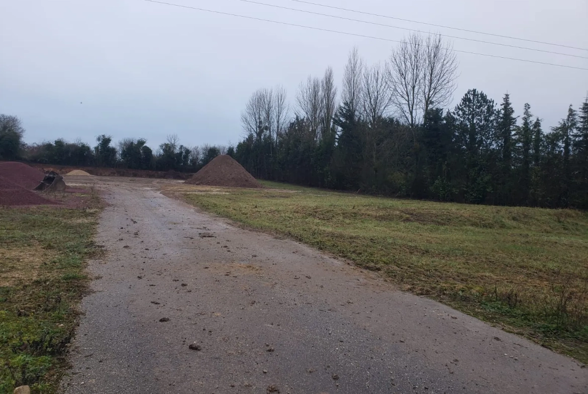 Terrain constructible industriel ou artisanal à vendre à Le Mellerault 