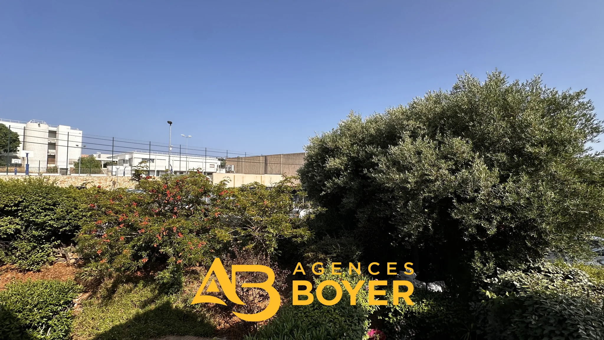 Exclusivité : Appartement T2 avec terrasse et parking à Bandol 