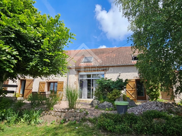 Maison authentique de 145m2 avec terrain à Lapalisse - Charme champêtre et grande capacité