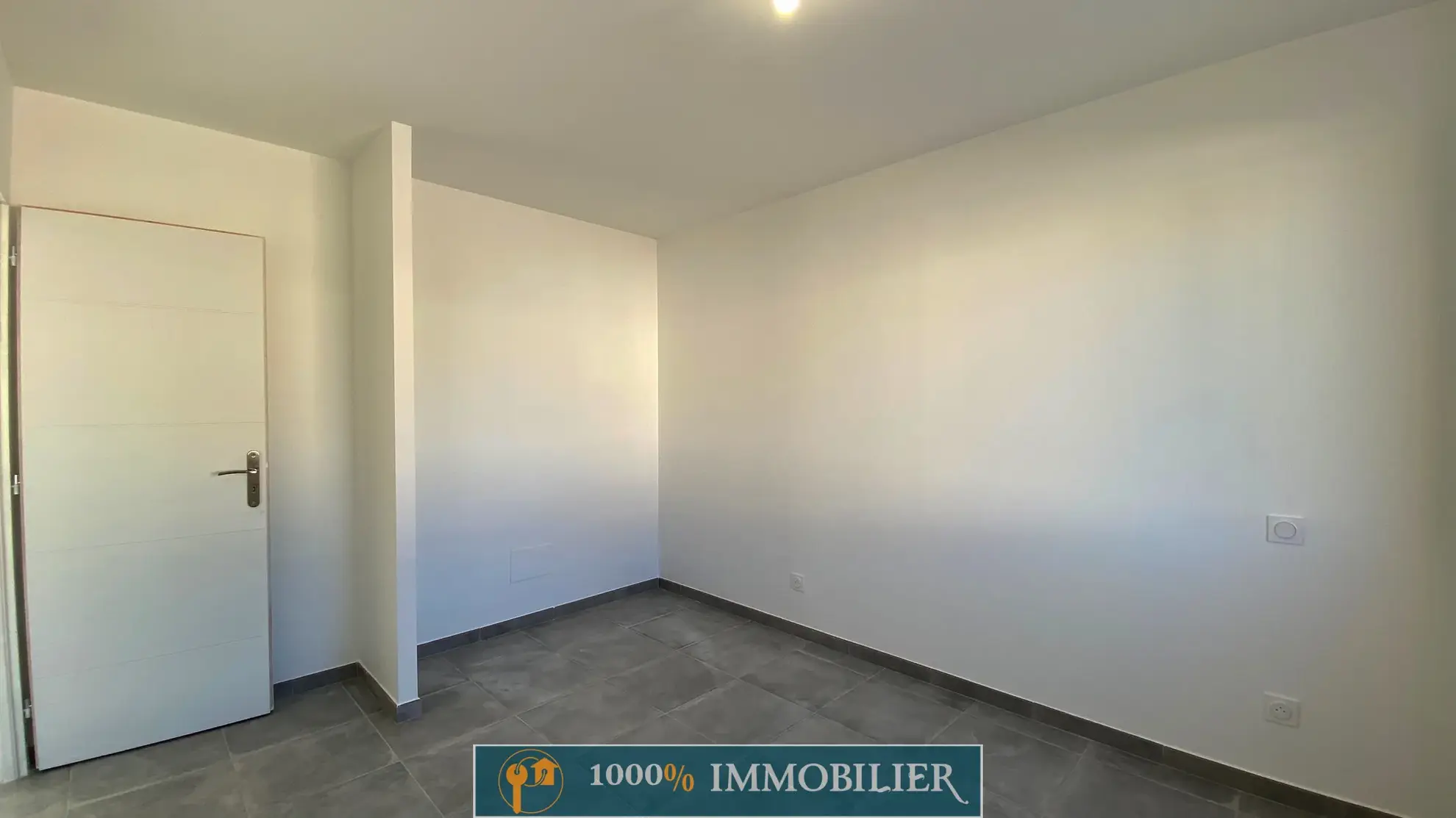 Villa neuve de 98 m² avec garage à Pouzolles - Terrasse et jardin piscinable 