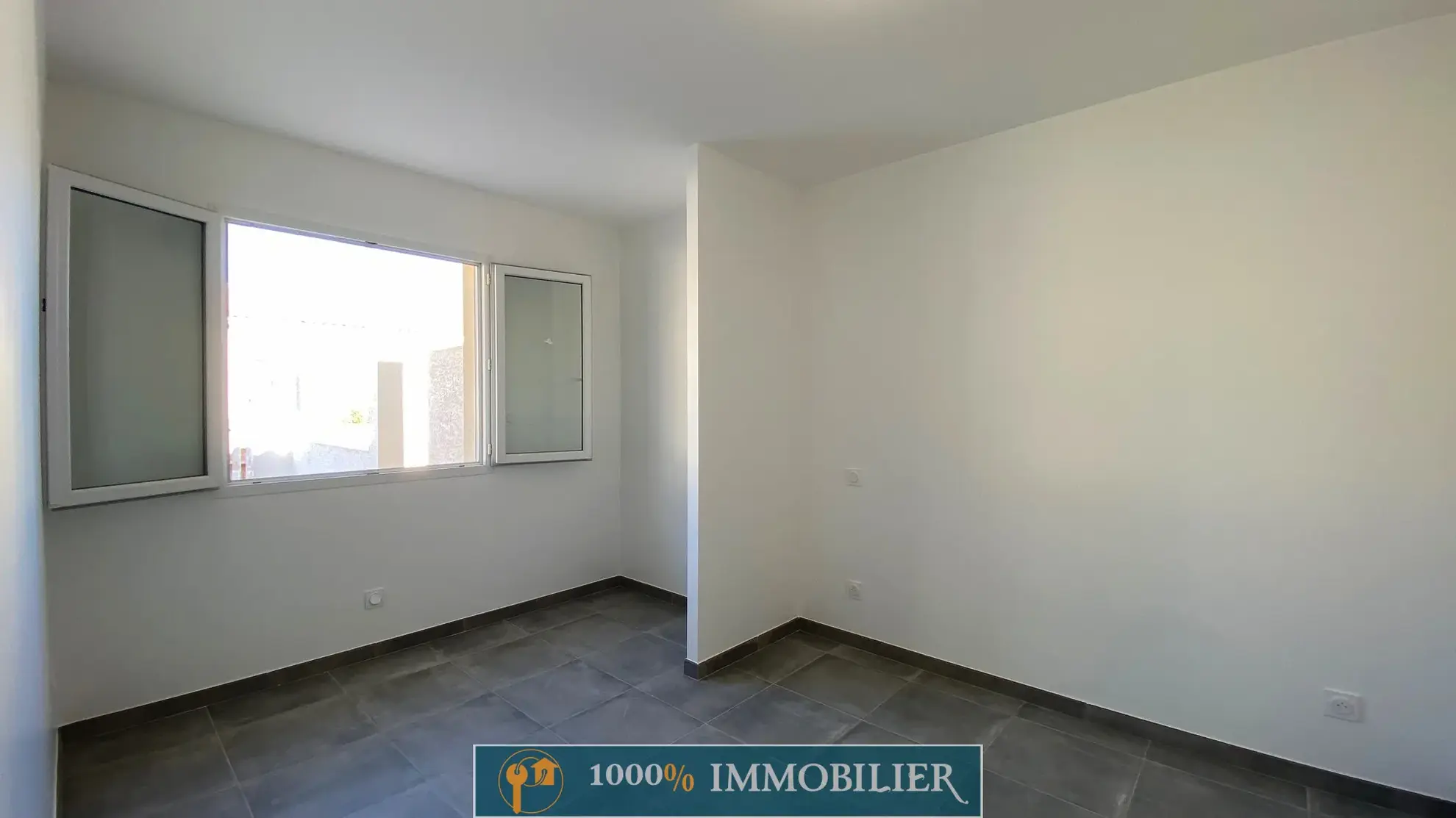 Villa neuve de 98 m² avec garage à Pouzolles - Terrasse et jardin piscinable 