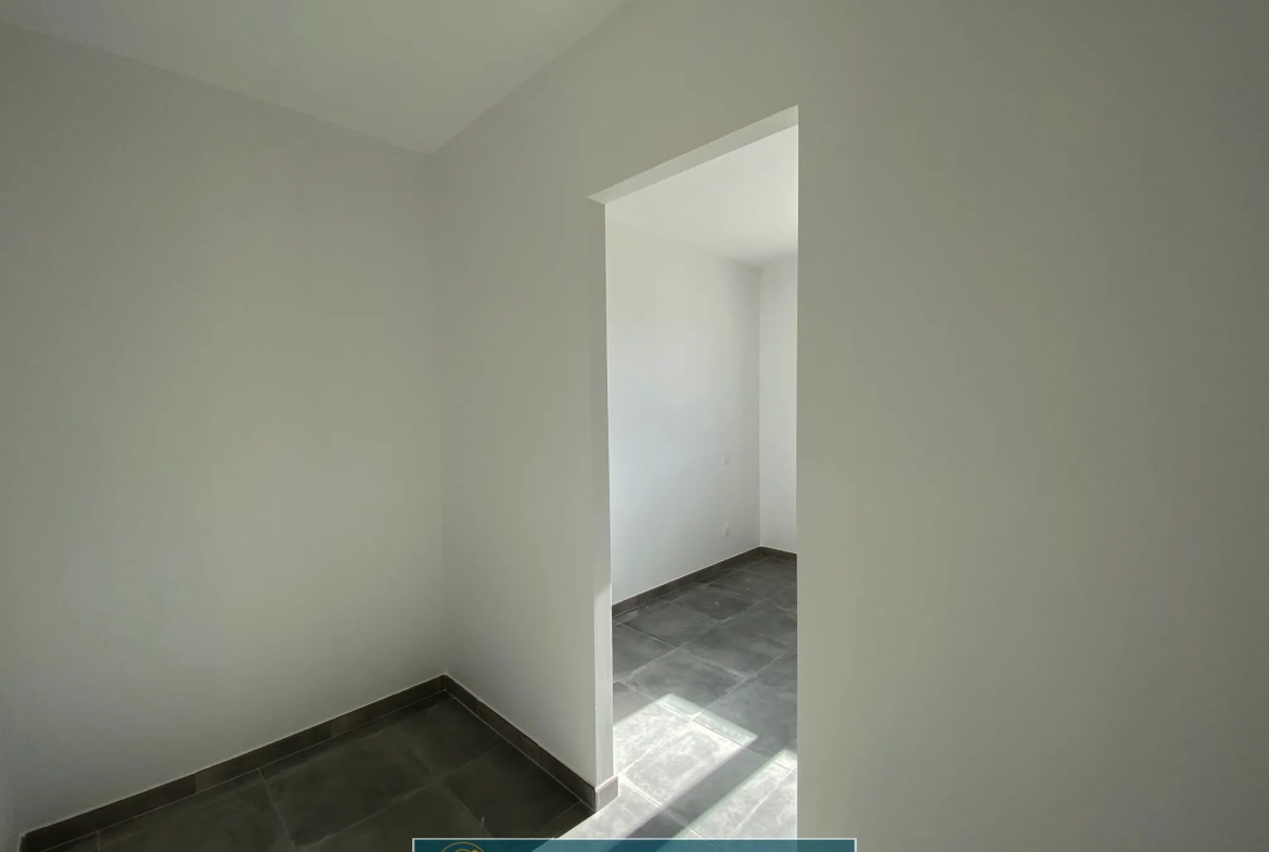 Villa neuve de 98 m² avec garage à Pouzolles - Terrasse et jardin piscinable 