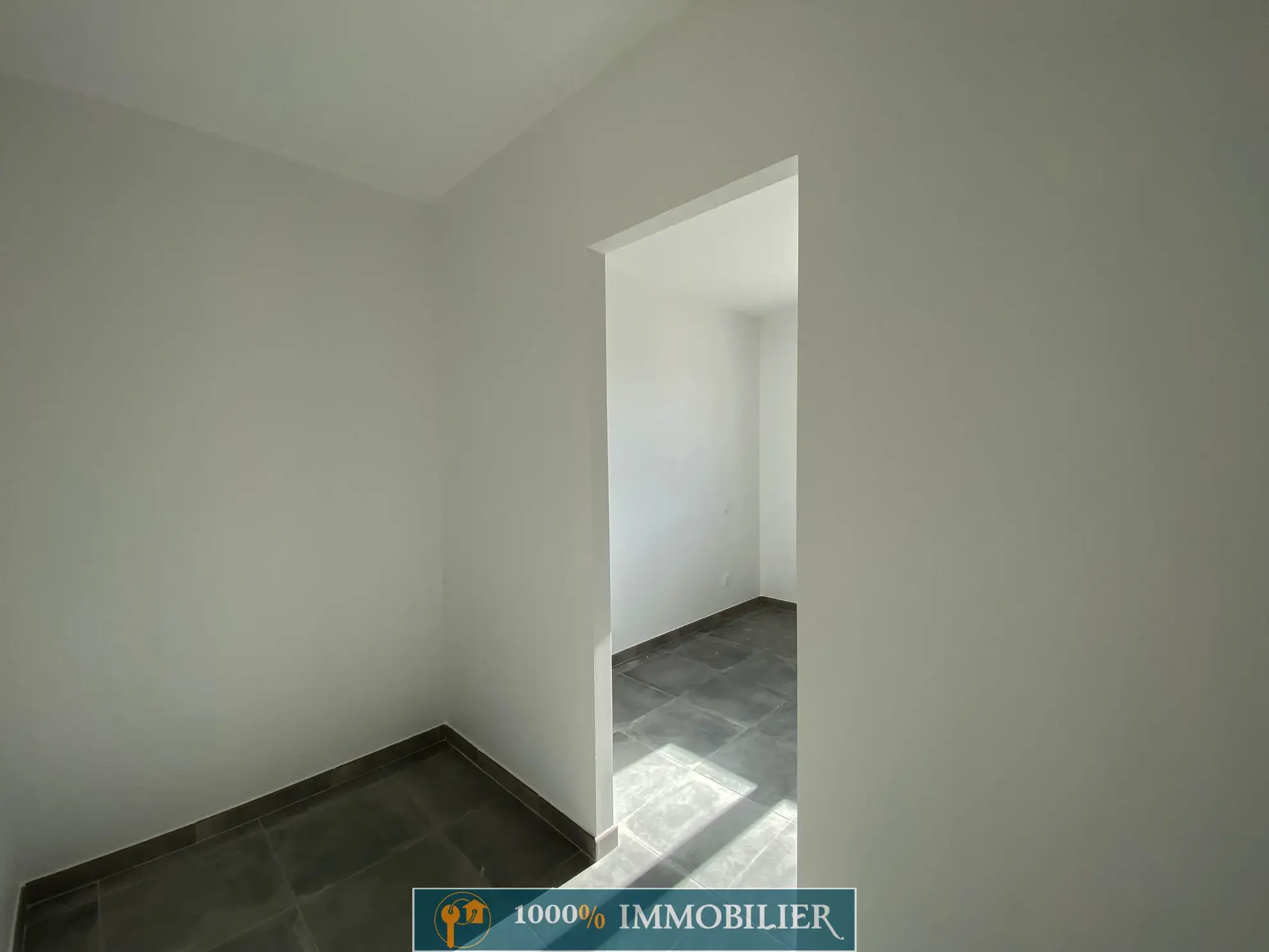 Villa neuve de 98 m² avec garage à Pouzolles - Terrasse et jardin piscinable 