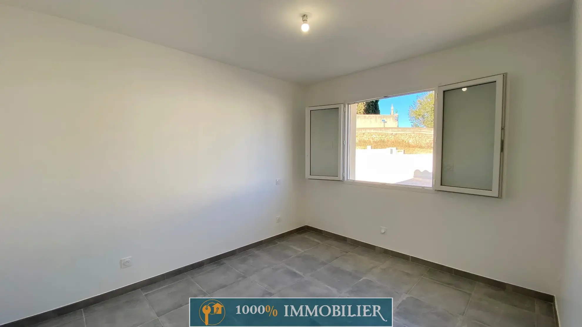 Villa neuve de 98 m² avec garage à Pouzolles - Terrasse et jardin piscinable 