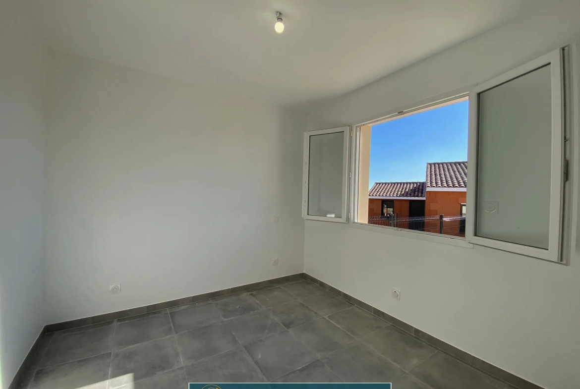 Villa neuve de 98 m² avec garage à Pouzolles - Terrasse et jardin piscinable 