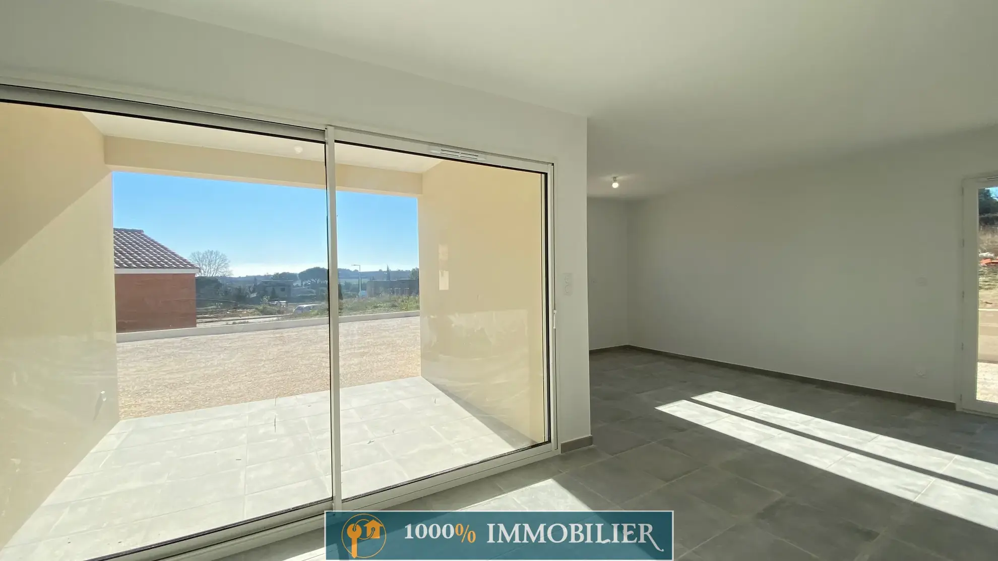 Villa neuve de 98 m² avec garage à Pouzolles - Terrasse et jardin piscinable 
