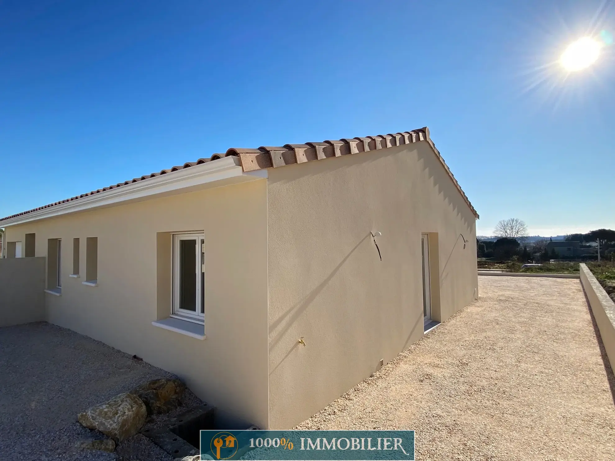Villa neuve de 98 m² avec garage à Pouzolles - Terrasse et jardin piscinable 