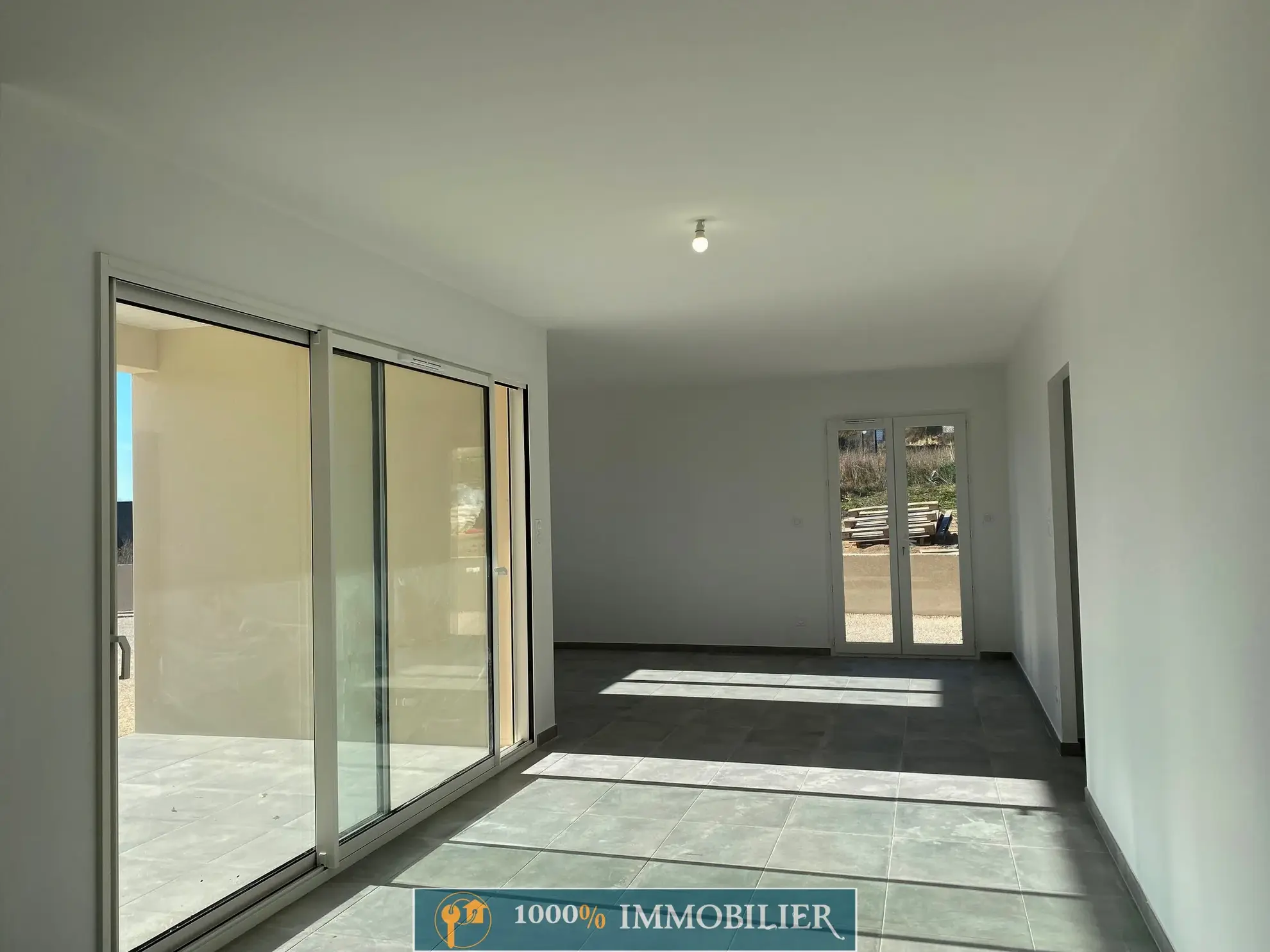 Villa neuve de 98 m² avec garage à Pouzolles - Terrasse et jardin piscinable 