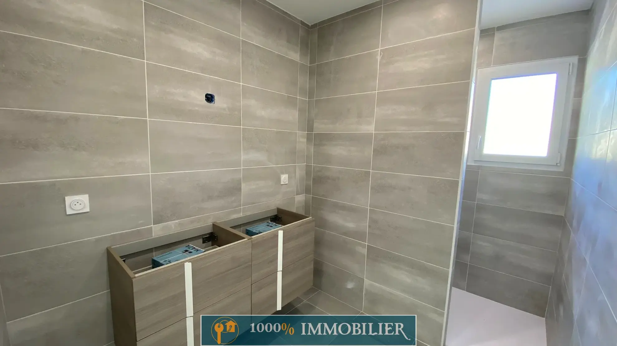 Villa neuve de 98 m² avec garage à Pouzolles - Terrasse et jardin piscinable 