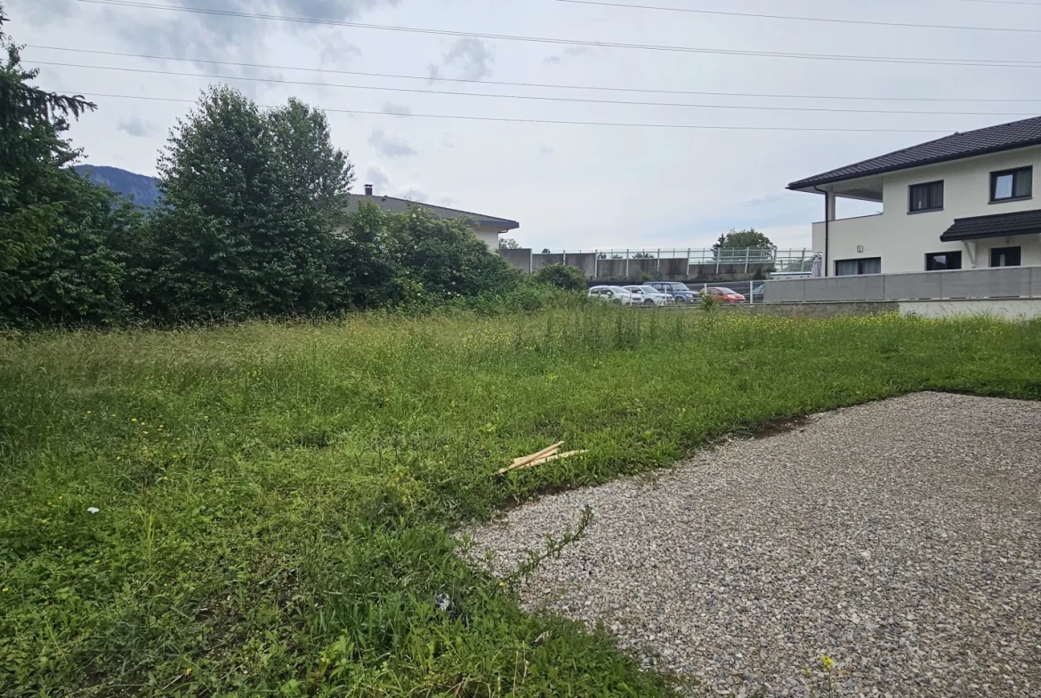 Terrain à bâtir de 778 m² à Saint-Pierre-en-Faucigny avec permis de construire accepté 