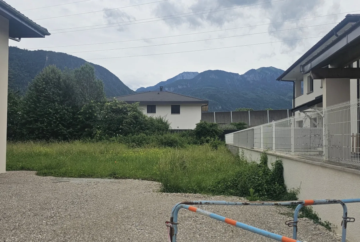 Terrain à bâtir de 778 m² à Saint-Pierre-en-Faucigny avec permis de construire accepté 