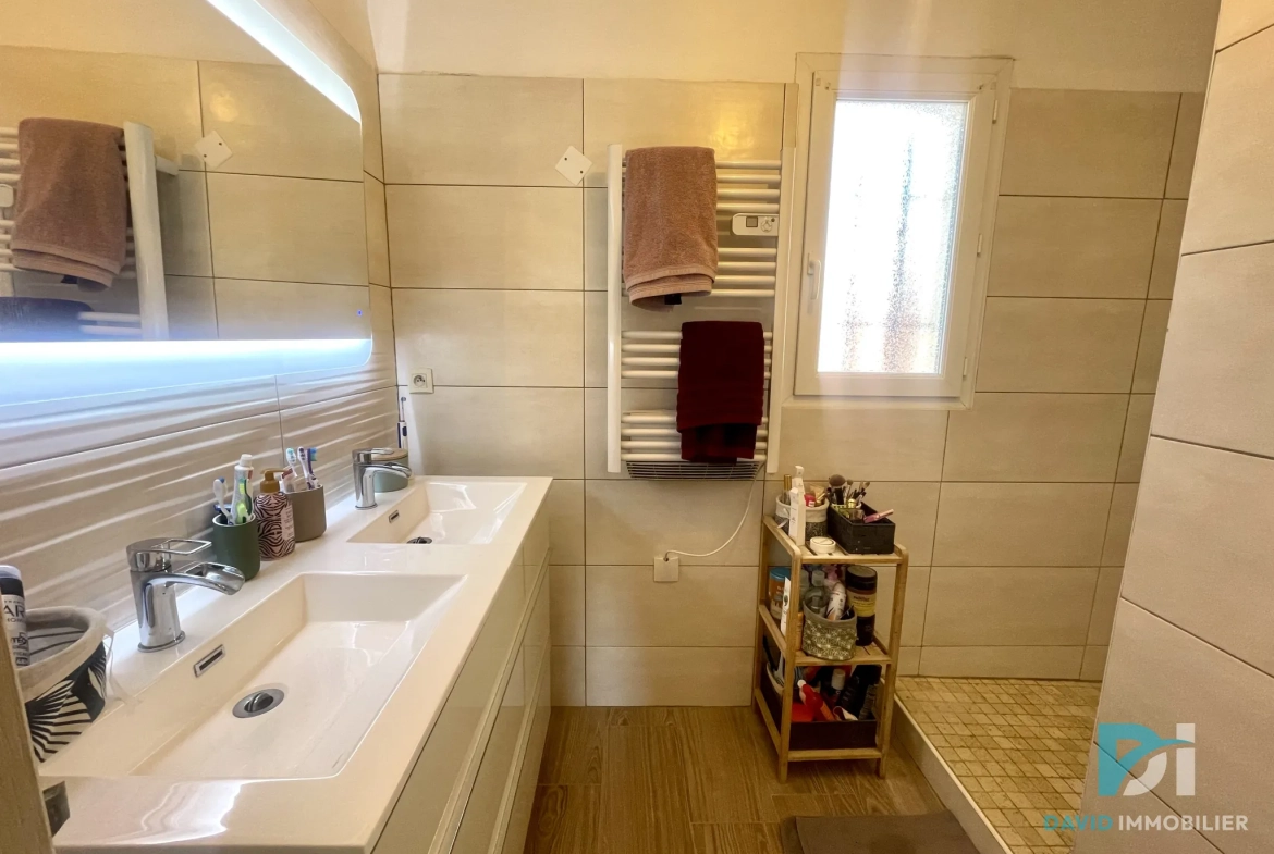 Villa T4 à Servian avec 3 chambres, terrasse et garage - environnement calme 