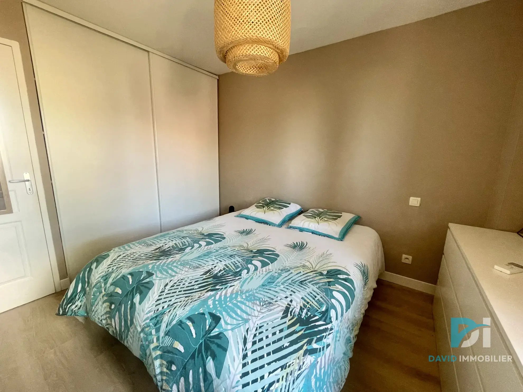 Villa T4 à Servian avec 3 chambres, terrasse et garage - environnement calme 
