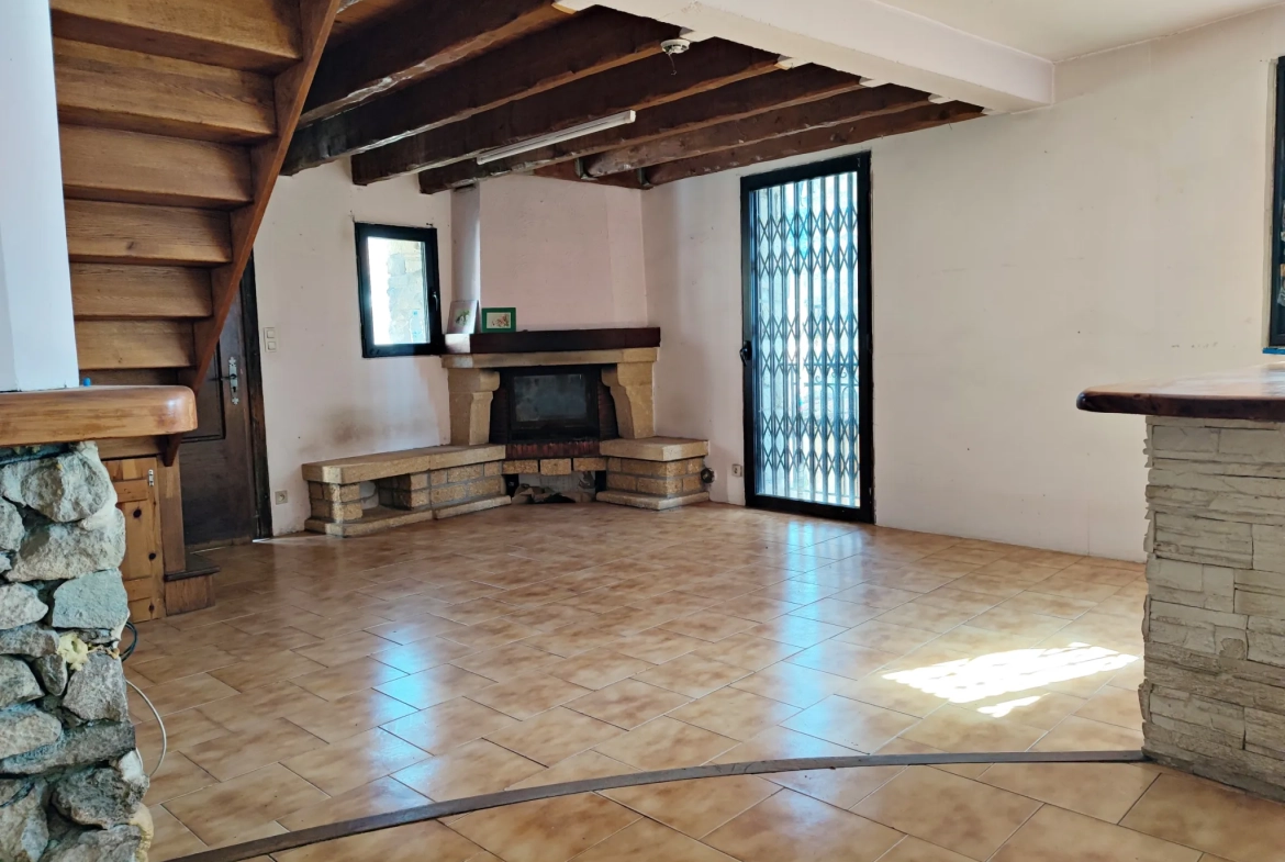 Maison de village en pierres à vendre à Méailles - 90 m² + écurie et dépendances 