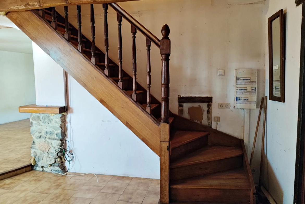 Maison de village en pierres à vendre à Méailles - 90 m² + écurie et dépendances 