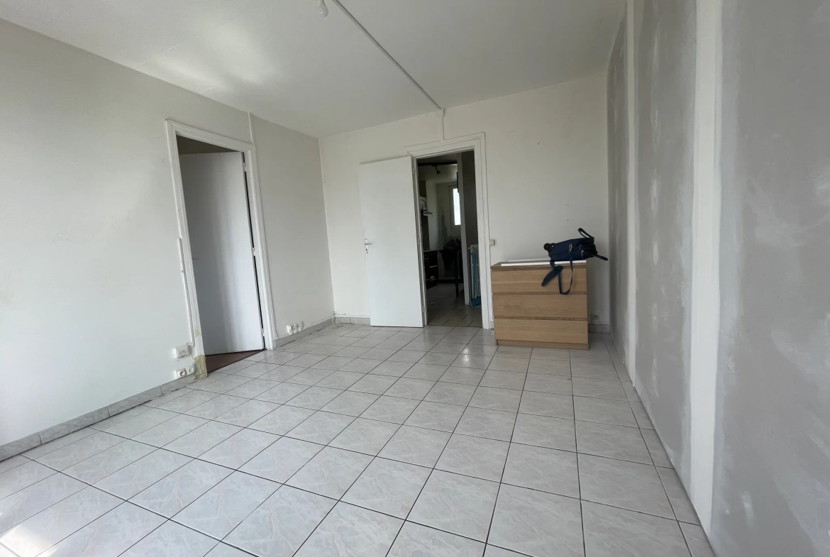 Appartement 38m² avec cave et balcon à Saint-Maur proche RER et place Kennedy 
