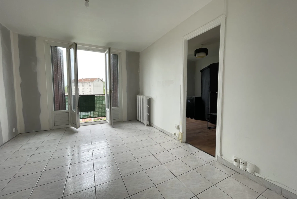 Appartement 38m² avec cave et balcon à Saint-Maur proche RER et place Kennedy 