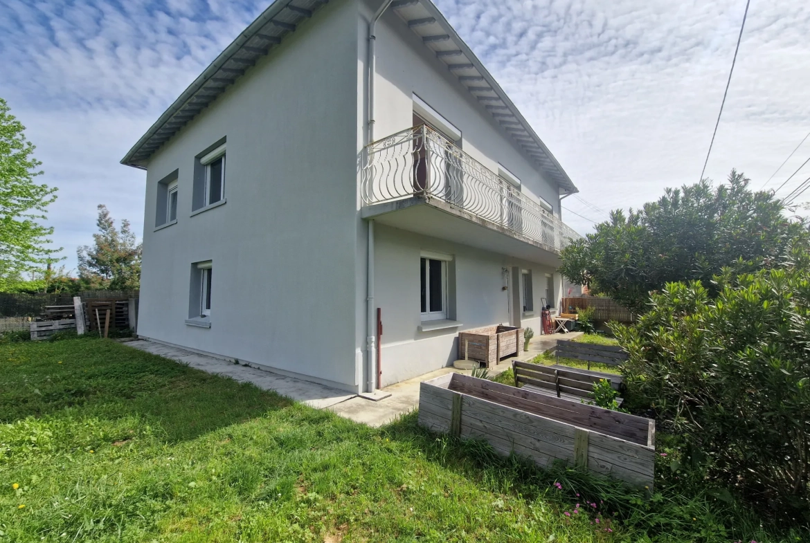 A vendre maison rénovée avec deux appartements à Rabastens-de-Bigorre 