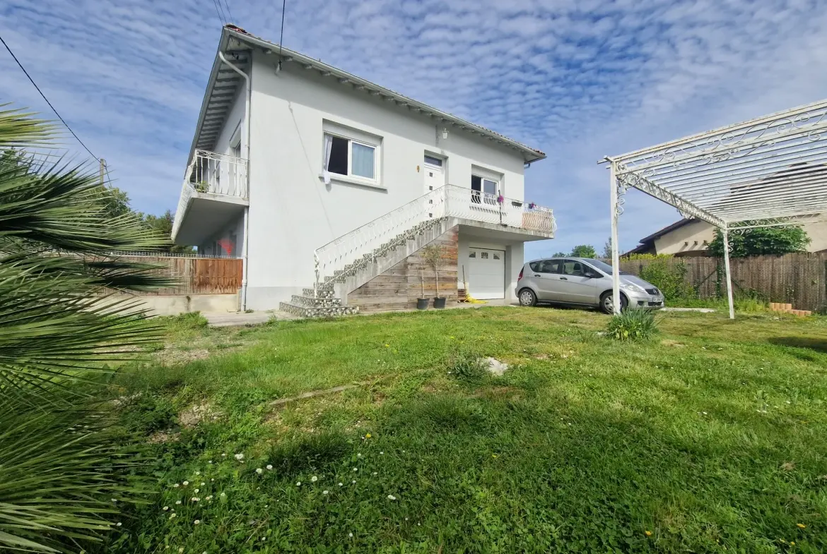 A vendre maison rénovée avec deux appartements à Rabastens-de-Bigorre 