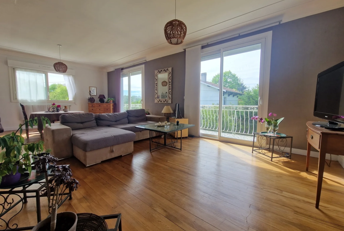 A vendre maison rénovée avec deux appartements à Rabastens-de-Bigorre 
