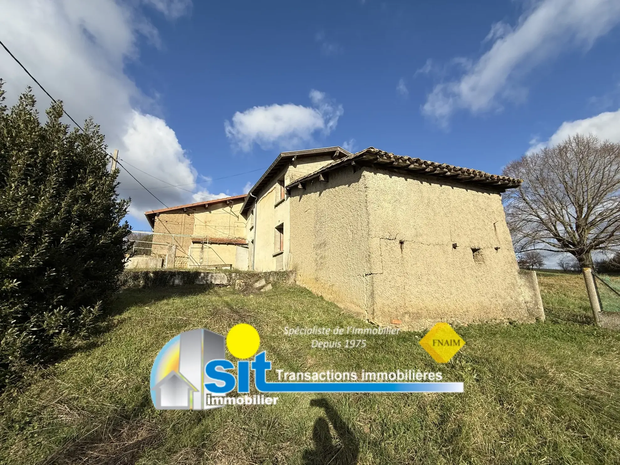 Ferme à rénover à Vernioz - 82 m², terrain 1519 m², proche Vienne 
