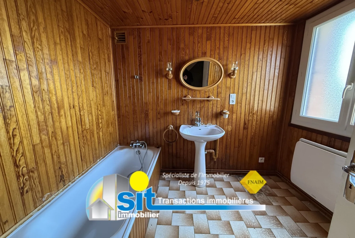 Ferme à rénover à Vernioz - 82 m², terrain 1519 m², proche Vienne 