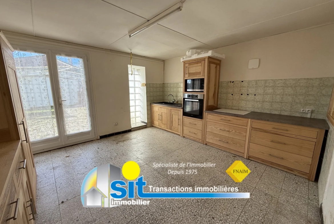 Ferme à rénover à Vernioz - 82 m², terrain 1519 m², proche Vienne 