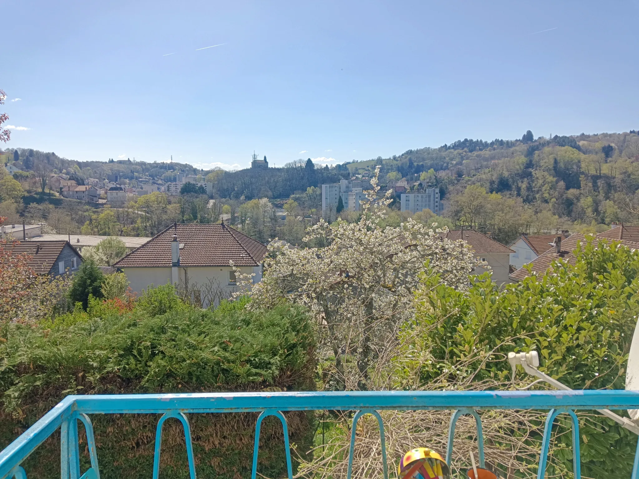 Maison familiale avec studio indépendant et potentiel de division à Tulle 