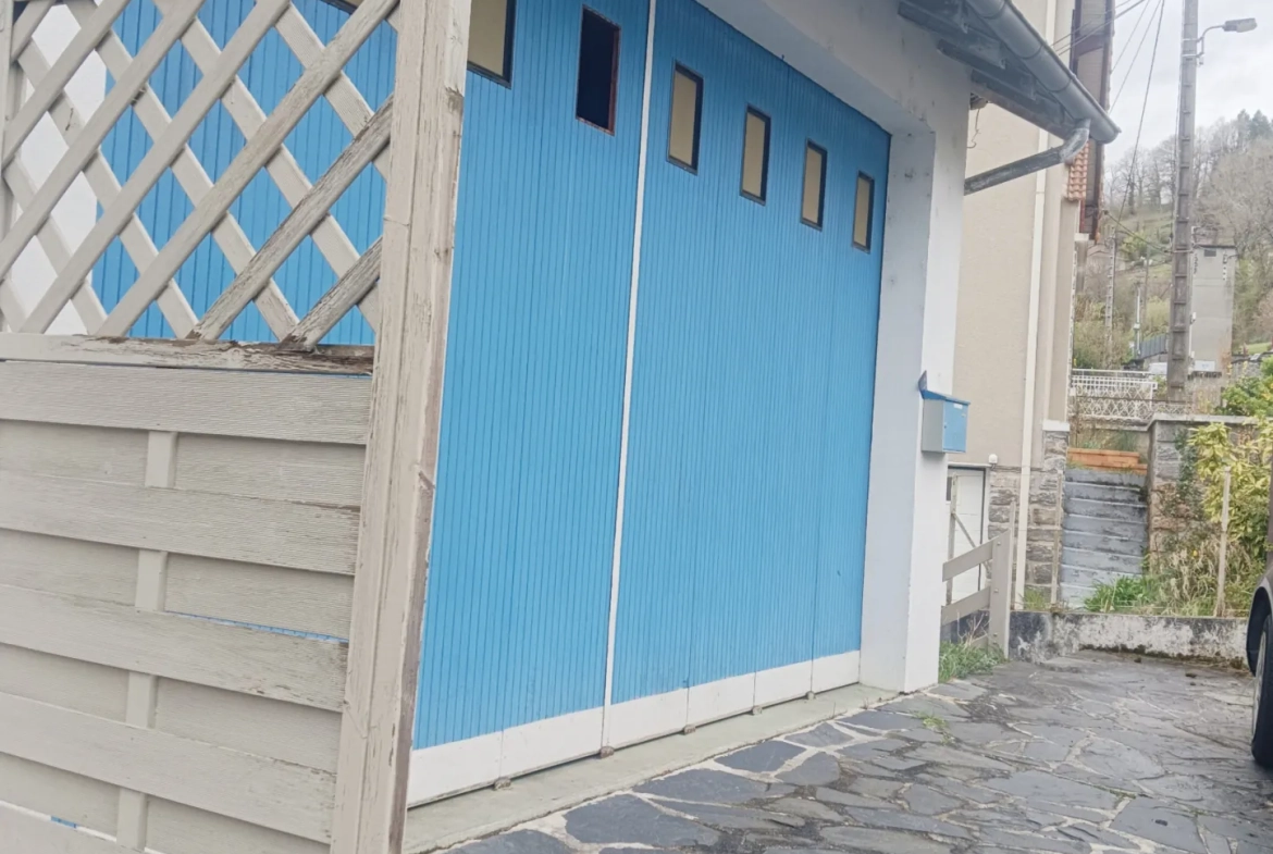 Maison familiale avec studio indépendant et potentiel de division à Tulle 