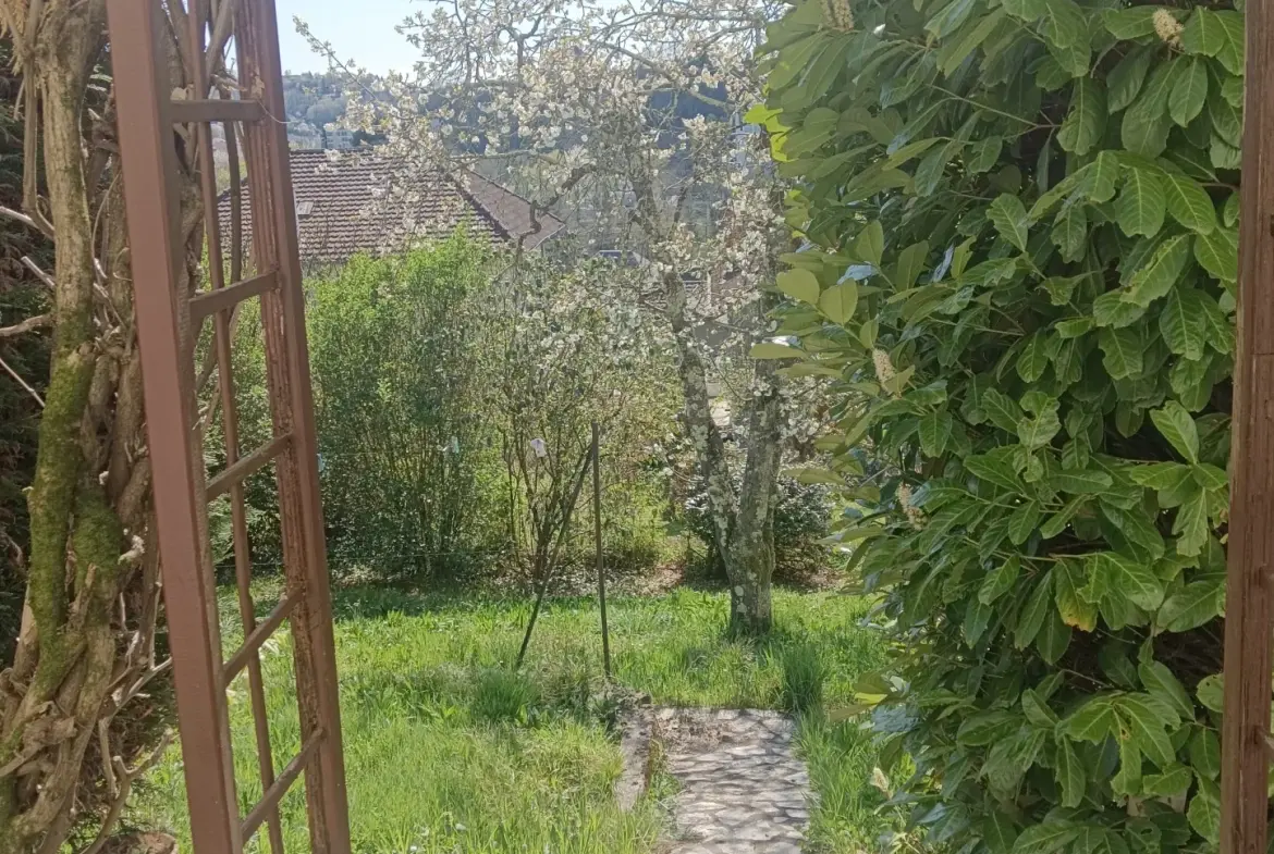 Maison familiale avec studio indépendant et potentiel de division à Tulle 