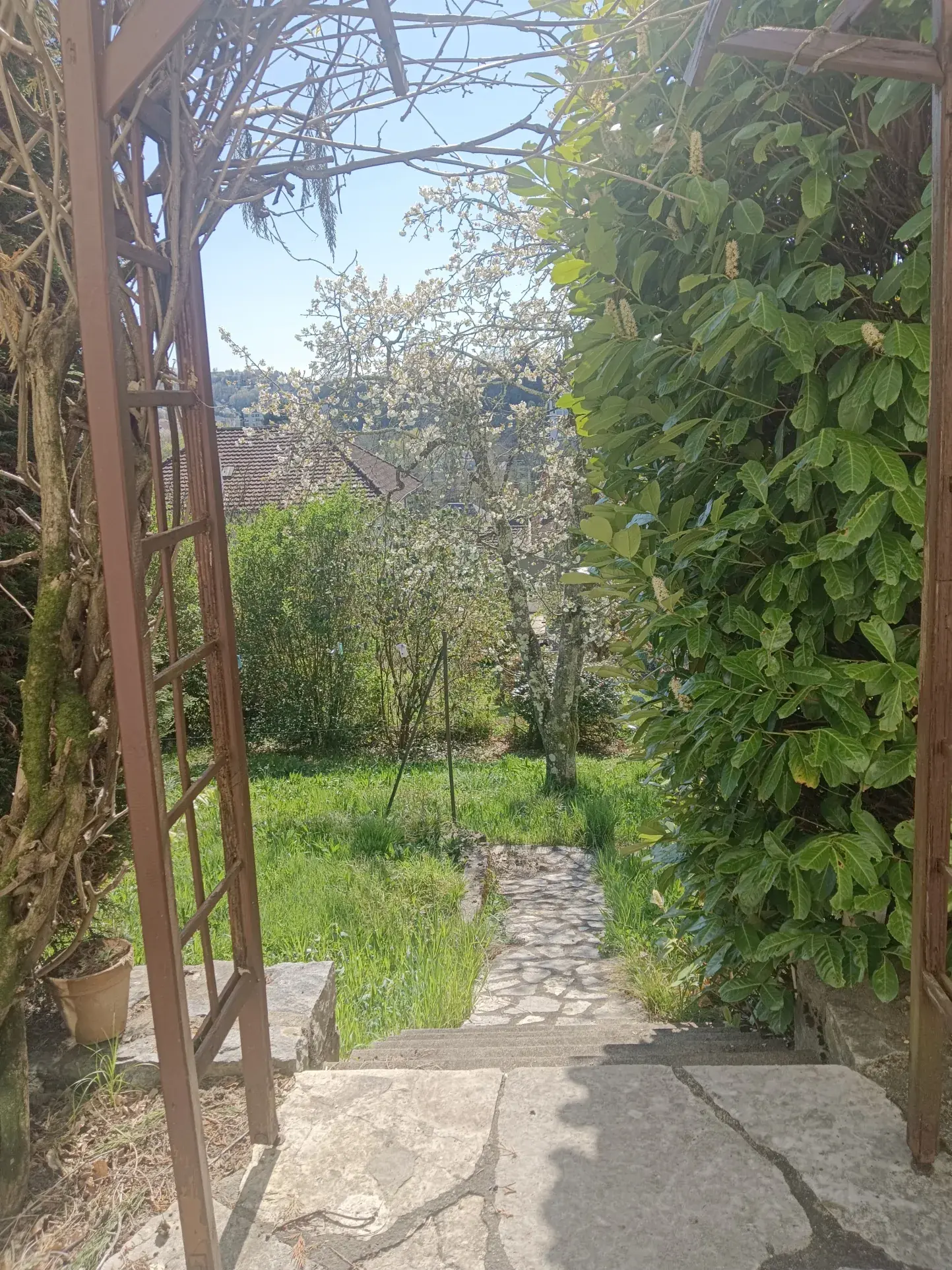 Maison familiale avec studio indépendant et potentiel de division à Tulle 