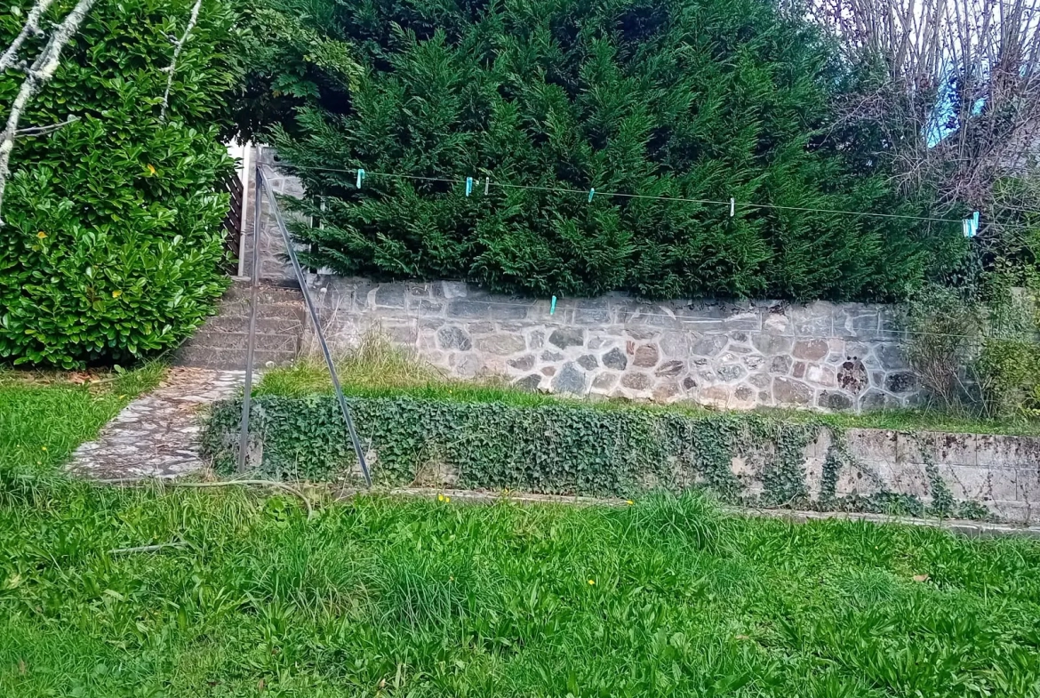 Maison familiale avec studio indépendant et potentiel de division à Tulle 