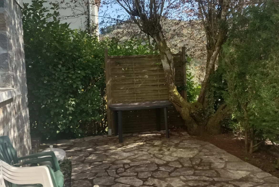 Maison familiale avec studio indépendant et potentiel de division à Tulle 
