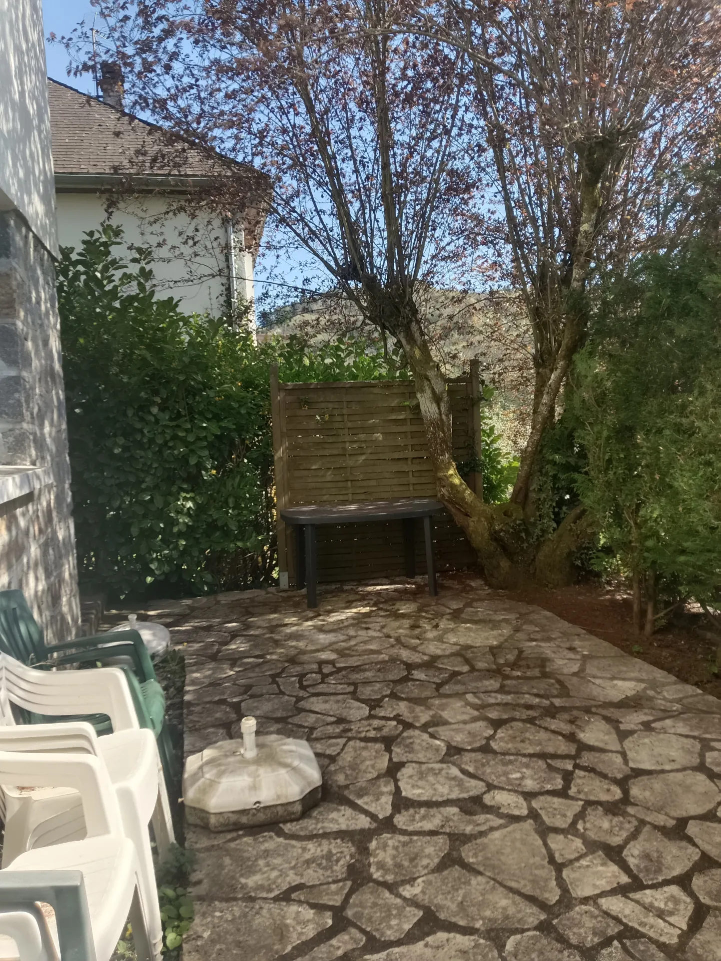 Maison familiale avec studio indépendant et potentiel de division à Tulle 
