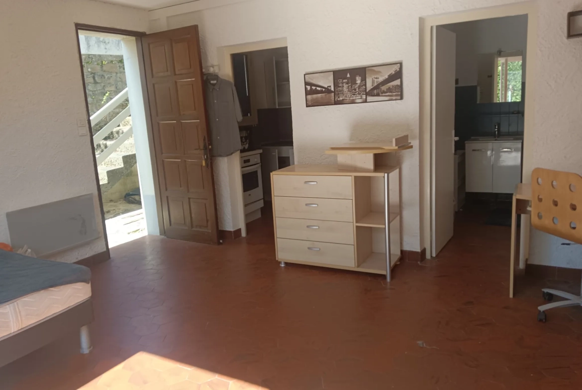 Maison familiale avec studio indépendant et potentiel de division à Tulle 