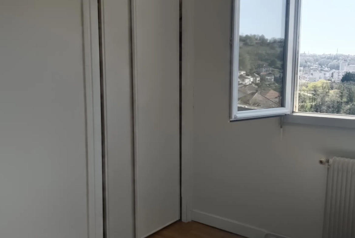 Maison familiale avec studio indépendant et potentiel de division à Tulle 