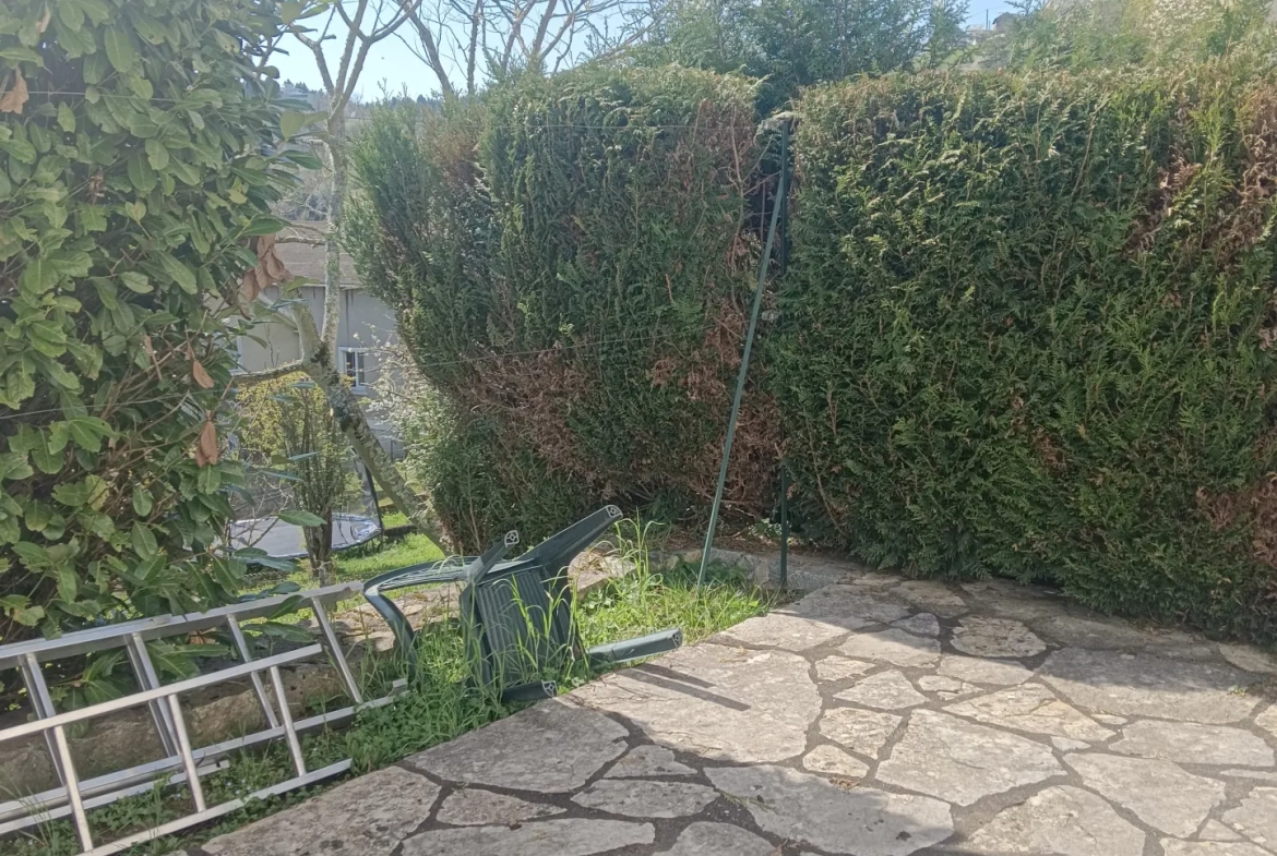 Maison familiale avec studio indépendant et potentiel de division à Tulle 
