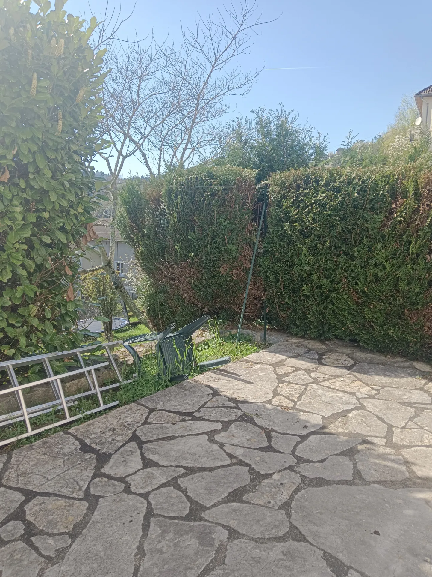 Maison familiale avec studio indépendant et potentiel de division à Tulle 