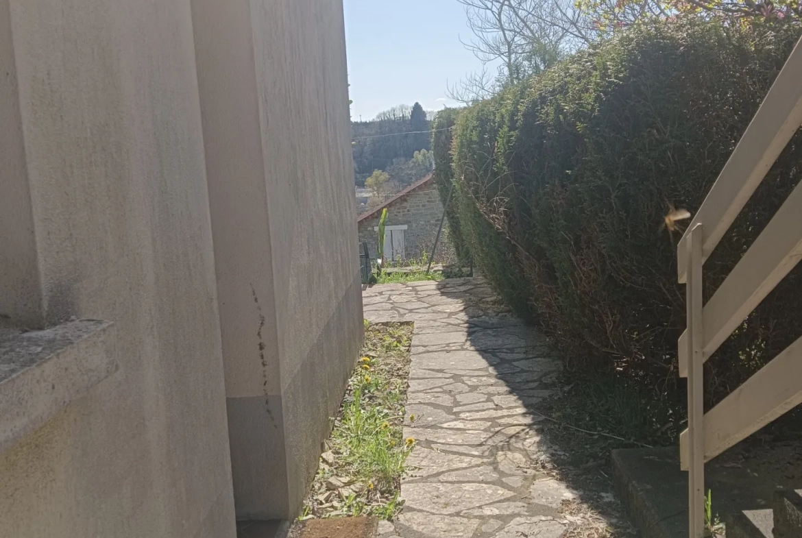 Maison familiale avec studio indépendant et potentiel de division à Tulle 