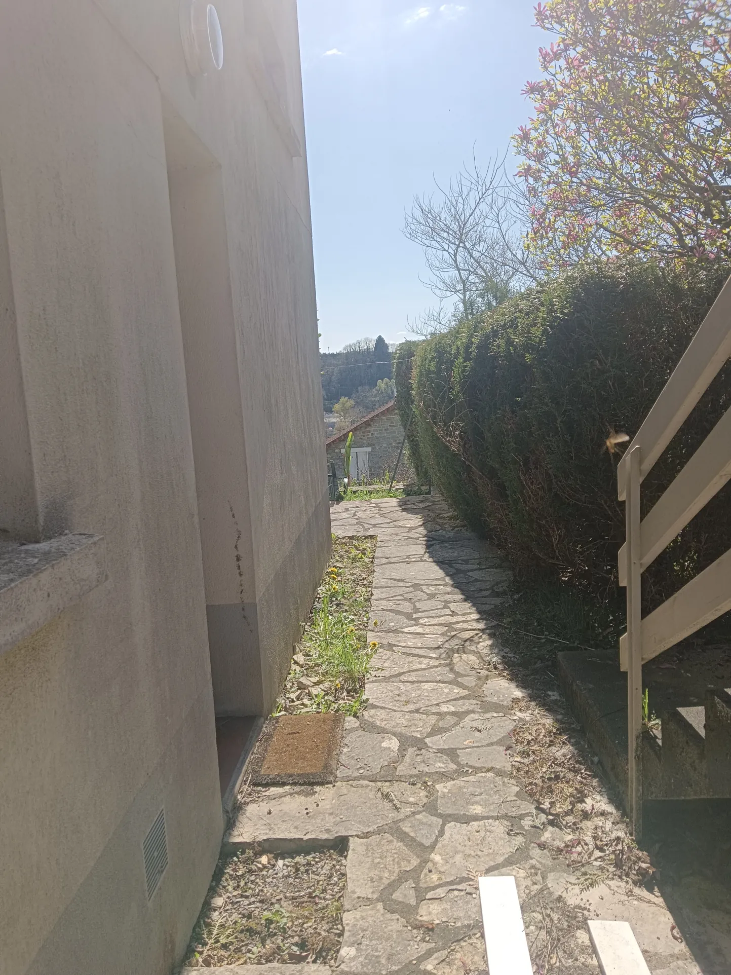 Maison familiale avec studio indépendant et potentiel de division à Tulle 