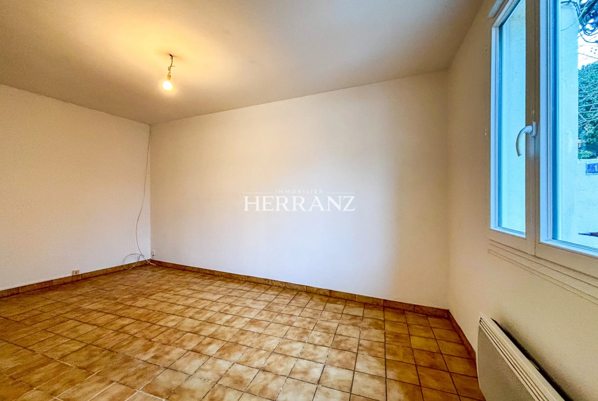 Charmante maison de plain-pied de 38 m2 à Libourne avec garage et stationnement 