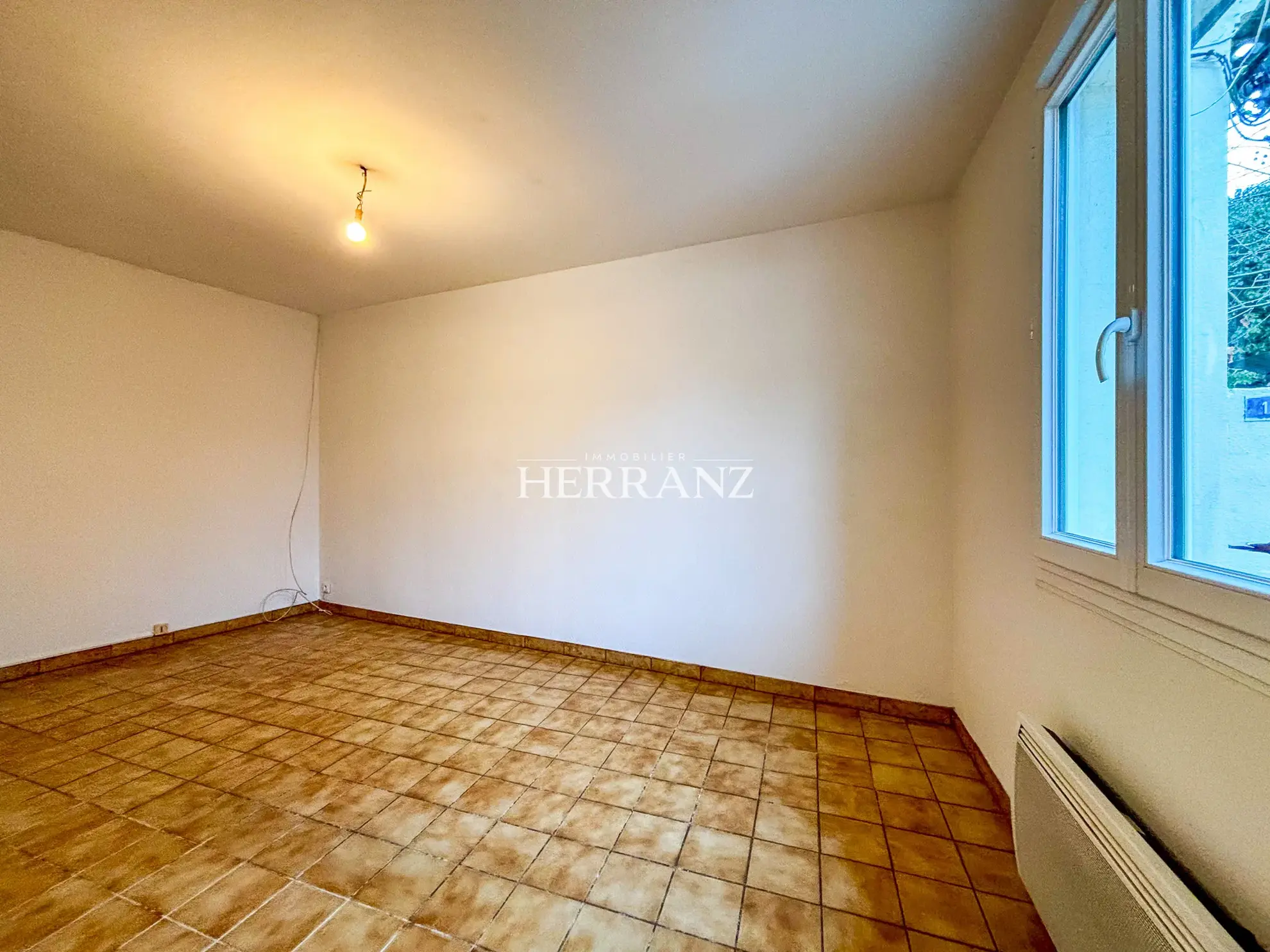 Charmante maison de plain-pied de 38 m2 à Libourne avec garage et stationnement 