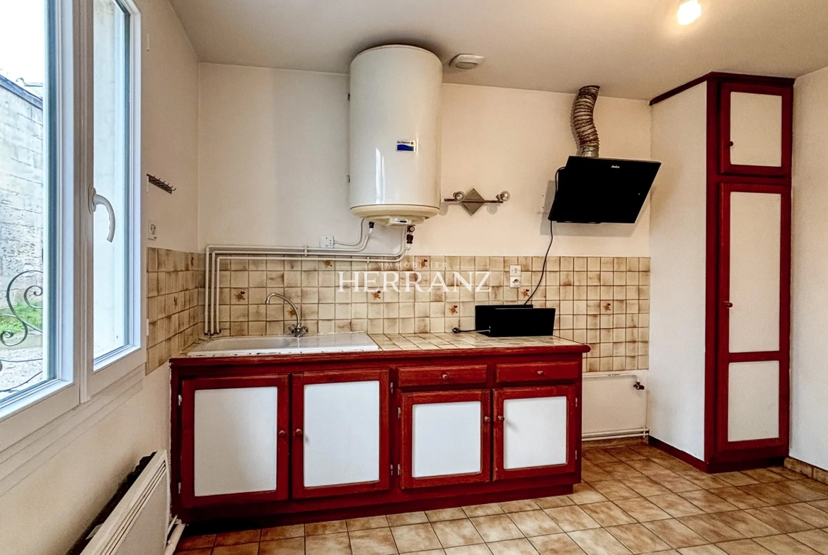Charmante maison de plain-pied de 38 m2 à Libourne avec garage et stationnement 
